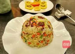 Illustration of how to make fried rice with sausage and pickled vegetables 9