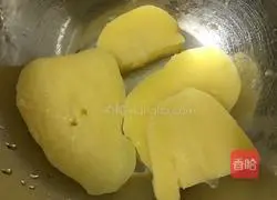 Illustration of how to make fried potato pancakes 4