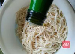 Illustration of how to make noodles 3