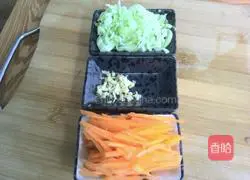 Illustration of how to make braised bean sprouts and shredded pork cakes 2