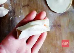 Illustration of how to make pork and green onion dumplings 11