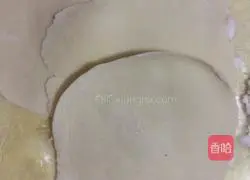 Illustration of how to make celery meat dumplings 10