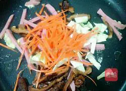 Illustration of three fresh fried noodles 7