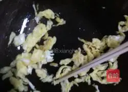 Illustration of how to make leek and egg pancakes 2