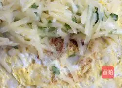 Illustration of how to make breakfast egg burritos 9