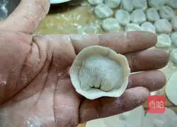 Illustration of how to make zucchini, egg and shrimp dumplings 12