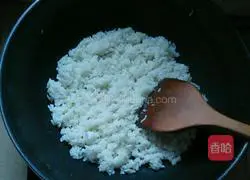 Illustration of how to make egg fried rice 6