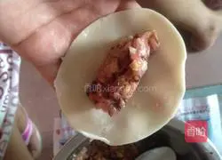 Illustration of making mushroom dumplings 3