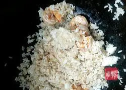 Illustration of how to make shrimp and pineapple fried rice 6