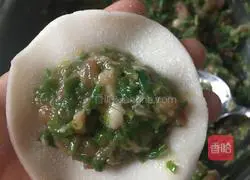 Illustration of how to make cowpea filling dumplings 4