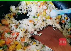 Nanyang Pineapple Boat Fried Rice Recipe Illustration 10