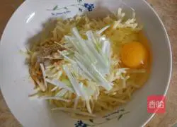 Illustration of how to make potato pancakes 4