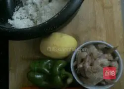 Illustration of how to make colorful shrimp fried rice 1