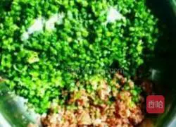 Illustration of how to make three fresh dumplings 2