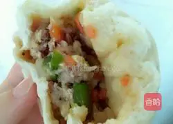 Illustration of how to make steamed buns stuffed with cabbage and carrots and meat 18