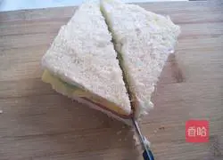 Illustration of how to make ham and cheese sandwich 7