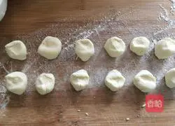 Illustration of how to make amaranth stuffed dumplings 6