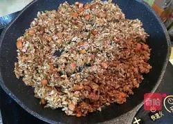 Illustration of how to make soy sauce fried rice 9