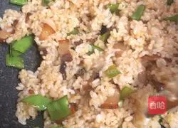 Sichuan - Illustration of how to make bacon fried rice 6