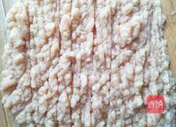 Illustration of how to make chicken stuffed wontons 2