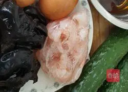 Illustration of how to make cucumber, egg and shrimp dumplings 3