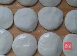 Illustration of how to make a single cake 6