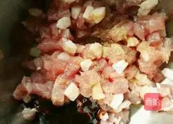 Illustration of how to make diced pork steamed buns 4