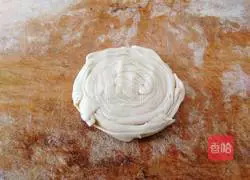 Illustration of how to make hand pancake rolls 10