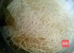 Illustration of how to make pork vermicelli buns 8