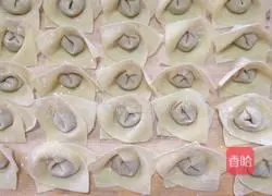 Illustration of how to make mushroom and pork wonton 9