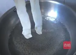 Illustration of how to make clam noodles made of dumpling skins 16
