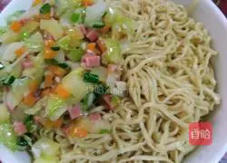 Illustration of how to make vegetable fried noodles 12