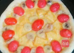 Illustration of making homemade pizza with electric baking pan 16