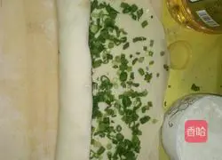 Illustration of how to make scallion pancakes 5