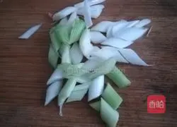 Illustration of how to make egg and vegetable fried rice 4