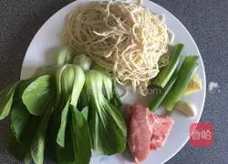 Illustration of how to make fried noodles with shredded pork 1