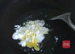 Illustration of how to make tomato and egg fried rice 3