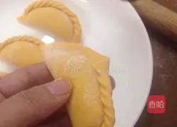 Dumpling wrapping method illustration 5