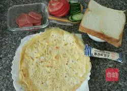 Illustration of how to make egg skin sandwich 9