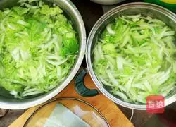 Illustration of how to make cabbage stuffed dumplings 9