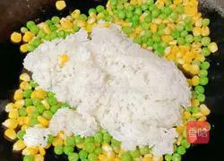 Pineapple and Vegetable Fried Rice Recipe Illustration 8