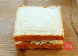 Illustration of how to make marshmallow sandwich 10
