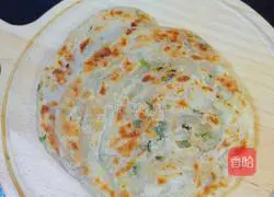 Illustration of how to make fried scallion pancakes 12