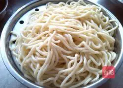 Illustration of how to make fried noodles with tomatoes and eggs 4