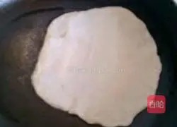 Illustration of how to make fried pancakes (hot noodle pancakes) 6