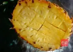 Illustration of how to make shrimp and pineapple fried rice 3