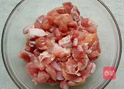 Illustration of how to make chicken leg stewed rice 1