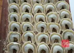 Illustration of how to make shepherd's purse dumplings 4