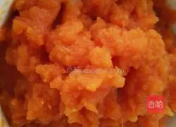 Illustration of how to make hot dog buns with mashed carrots 1