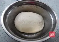 Illustration of how to make cabbage vermicelli buns 1